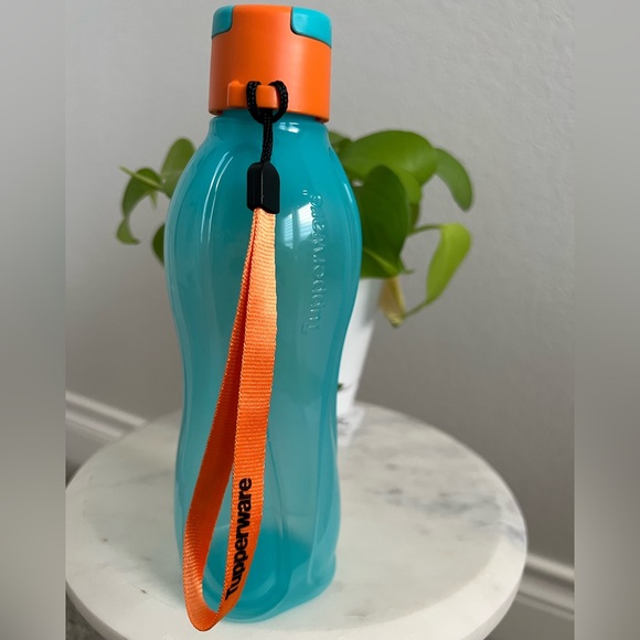 Tupperware water bottle - Picture 7 of 8